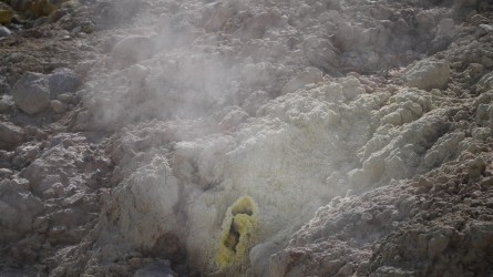 Schwefelloch in der Caldera