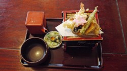 Mittagslunch mit Herta in Hakone, Japan