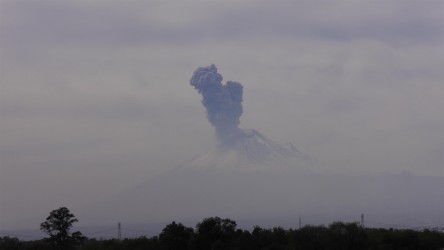 Popocatépetl raucht, unterwegs nach Puebla