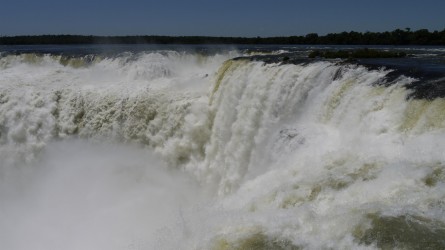 Der Teufelsschlund - Iguacú Wasserfälle