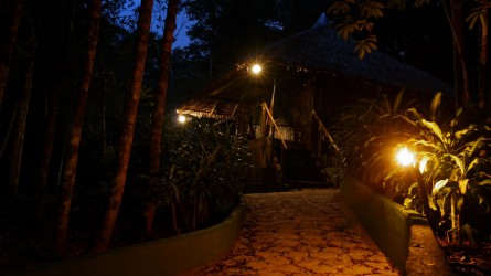 Abendstimmung ohne Elektrizität, Amazon Village Lodge