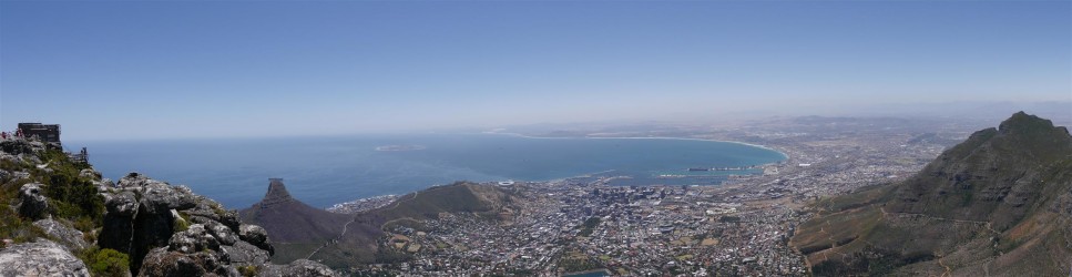 Panoramablick vom Tafelberg auf Kapstadt