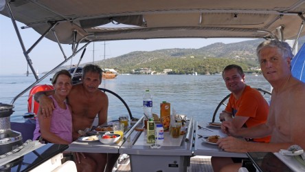 Frühstück vor Anker