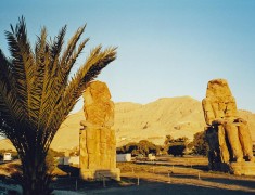 Memnonkolosse, Tal der Könige