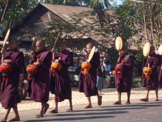 Heading Kyaikto - Golden Rock Mönche, am Weg zum Golden Rock