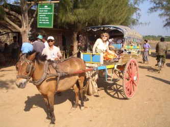 Heading Inwa Pagoda field Unterwegs zum Inwa Pagodenfeld
