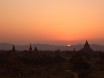 Sunset @ Bagan pagoda field Abendstimmung beim Bagan Pagodenfeld