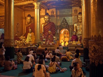 Shwedagon Pagode, Yangon Abendgebet, Shwedagon Pagode