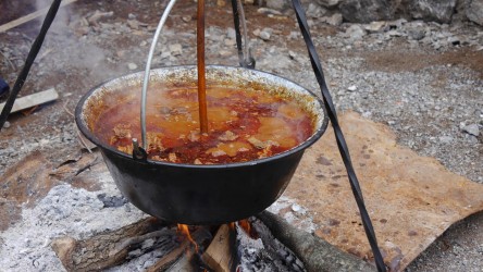 Kesselgulasch bei Michaels Hütte