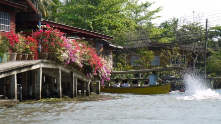 Damnoen Saduak Floating Market