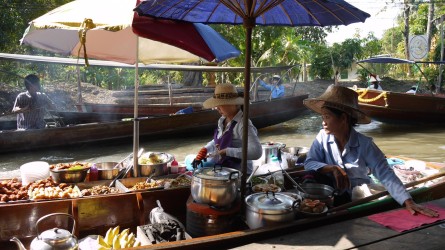 Damnoen Saduak Floating Market