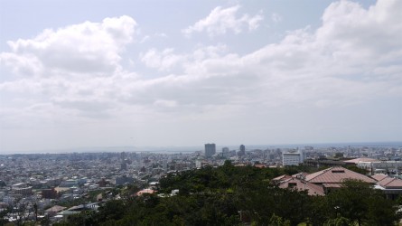 Blick auf Naha und Shuri