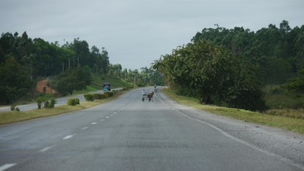 Entspannter Verkehr auf kubanischer Autobahn...