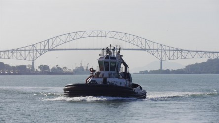 Kanalschlepper vor der Punte da las Américas