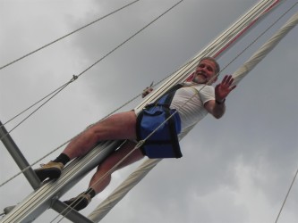 Peter im Bootsmannsstuhl - © Crew