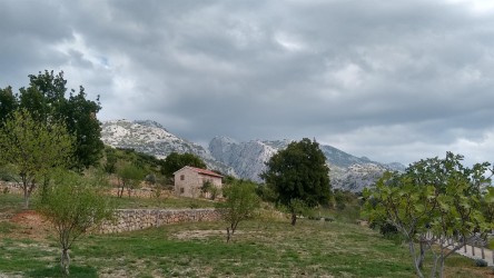 Wanderweg oberhalb der Orte