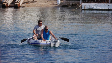 Rudi und Erich beim Ausbringen des Heckankers
