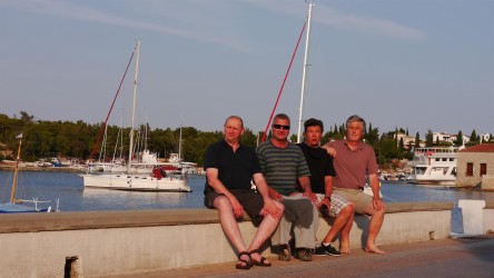 Hungrige Crew auf Landgang