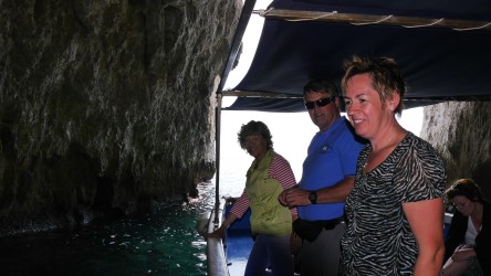 Einfahrt in eine Höhle