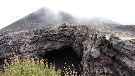 Lavahöhle beim Rifugio Sapienza