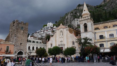 Piazza IX Aprile, Taormina