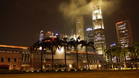 Surpreme Court vor der Singapore River Skyline