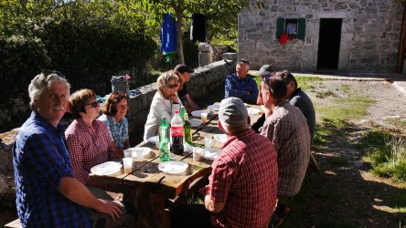 Stärkung bei Michaels Berghaus, Njive