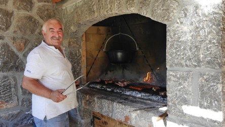 Grillmeister Michael bei der Arbeit