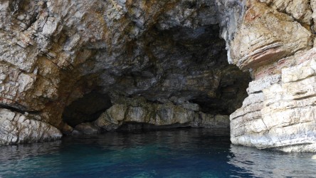 Höhle vor Votsi