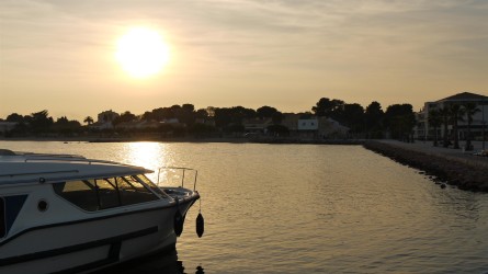 Abend im Hafen, Mèze