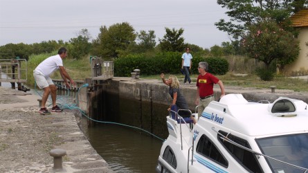 Schleusung am Weg nach Adge
