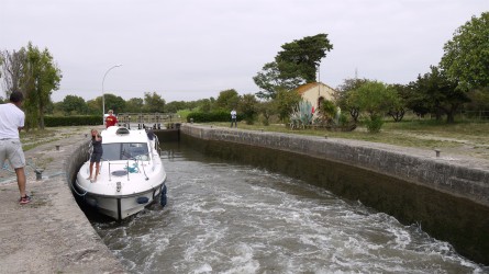 Schleusung am Weg nach Adge