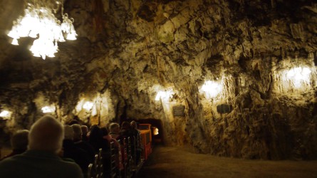 Ausfahrt durch die Kongresshalle