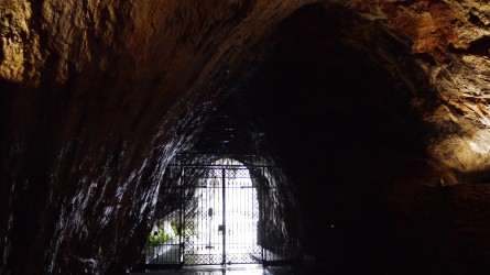 Der alte Höhleneingang