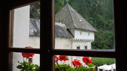 Predjamski Grad · Höhlenburg