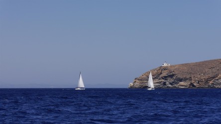 Vorbeifahrt an Südspitze von Kea