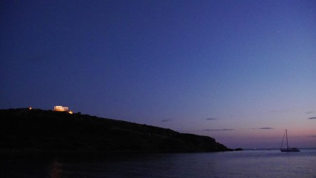Ankerplatz mit Blick auf den Poseidontempel