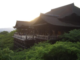 Die große Holzterrasse