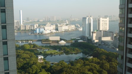 Blick auf die Hama-rikyū Gardens