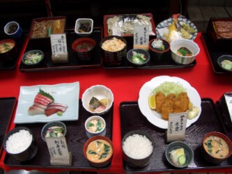 Food Samples in Restaurantauslage