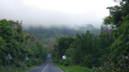 Unterwegs in die Berge auf Flores