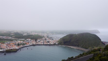 Blick auf Horta vom Monte da Guia