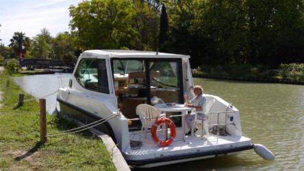 Mittagspause vor Schleuse