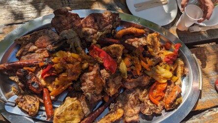 Kleiner Imbiss bei Michaels Hütte