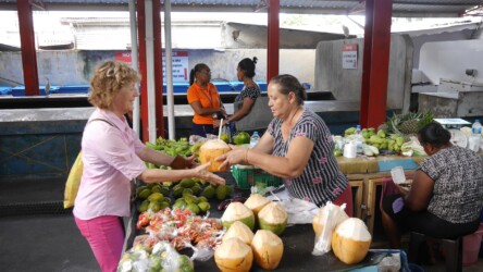 Trink-Kokosnuss frisch am Markt