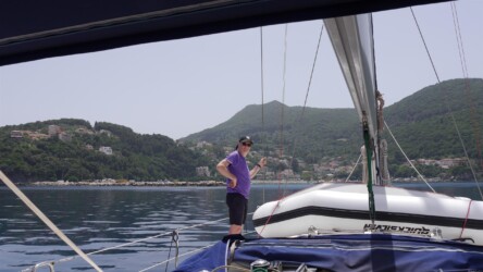 bereit zum Ankern in Poros