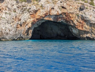 Höhlen bei Ag. Nikolaos - © Hannah