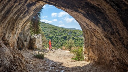 Damianos Höhlen, Agalas