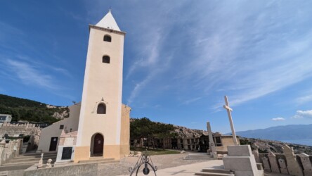 Kirche Sv Ivan oberhalb Baška