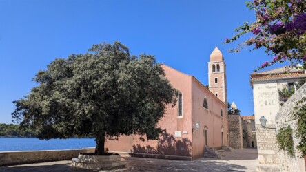 trg Slobode, Crkva sv. Justin